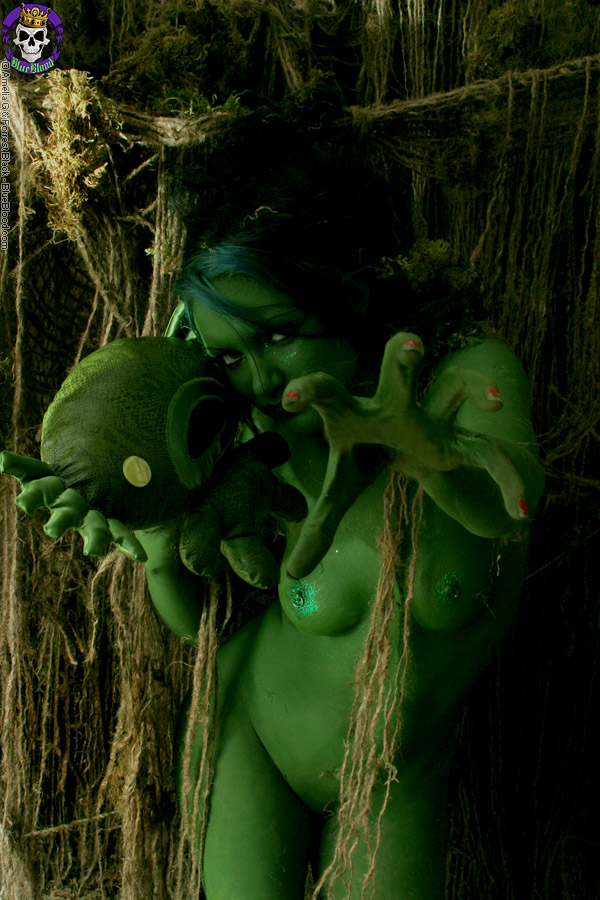 600px x 900px - Erotic swamp monster beauty in special effects makeup