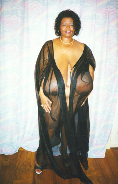 400px x 622px - Norma has the biggest black boobs in the world. This sexy mature black  women has 72ZZ black boobs and has no problem letting you have an eye full