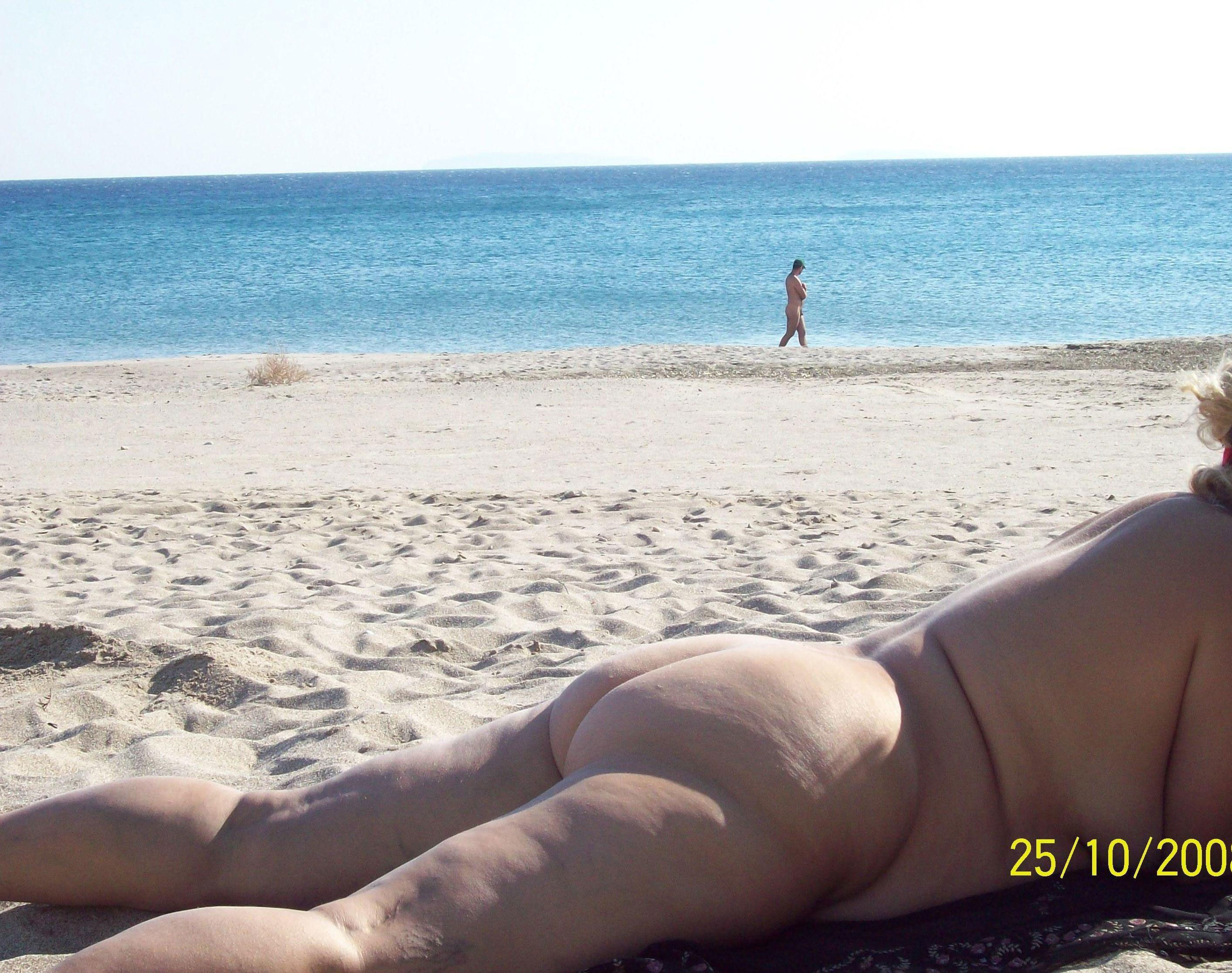Fat Granny Beach Nudist - Fat nudist moms and grannies sunbathing nude on beach