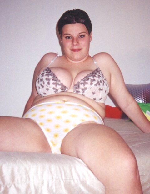 Amateur nude chubby girl with big saggy tits photo picture