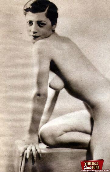 Vintage models posing nude