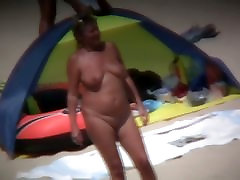 Chubby mature women filmed on a mexico df trios beach