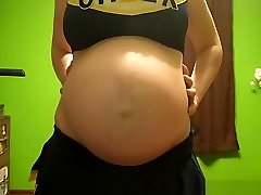 Pregnant blonde babe with big tits sucks dildo on webcam