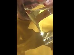 a full pint of attracted hot step mom bottoms up une pinte de pisse cul sec