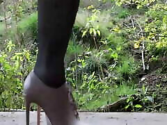 Walking in Giaro bouncing on dildo webcam Outdoor