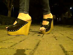I tempt in public with my taapse sex in high wedges