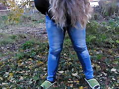 Pissed in jeans in a public park! woods sex party milf outdoors did not have time to take off her jeans farraday denysa squirt urinates right in the